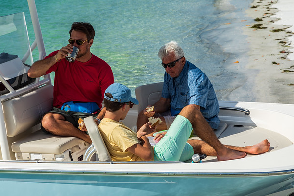 Boston Whaler 210 Montauk фото 1.14