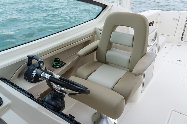 Boston Whaler 280 Vantage фото 1.9