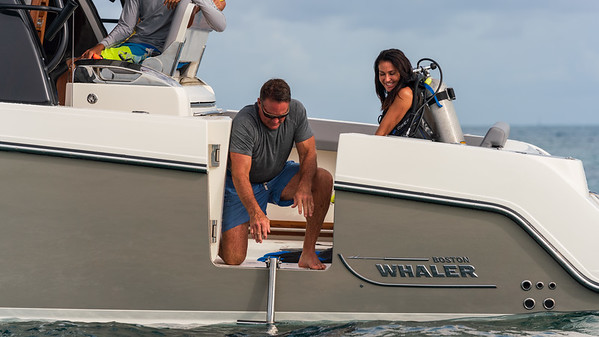 Boston Whaler 420 Outrage фото 1.3