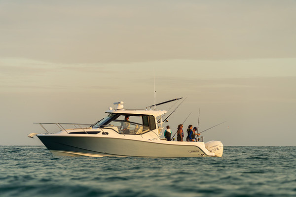 Boston Whaler 325 Conquest фото 1.2