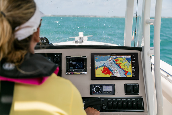 Boston Whaler 230 Outrage фото 1.6