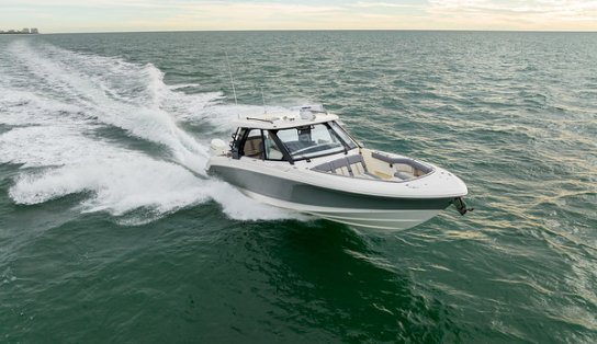 Boston Whaler 380 Realm