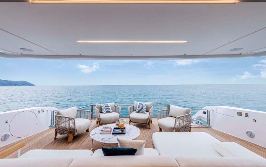 Ferretti Yachts INFYNITO 90 фото 1.6