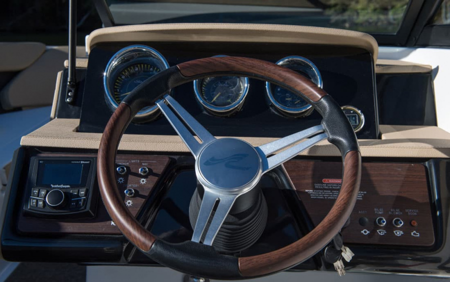 Sea Ray  230 SPX фото 2.4