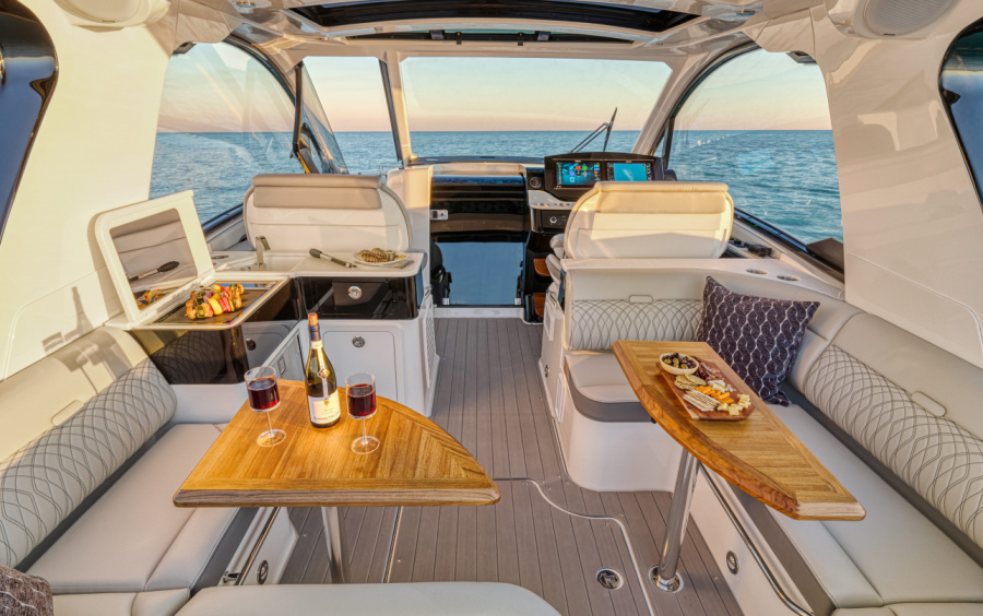 Sea Ray SUNDANCER 370 фото 1.5