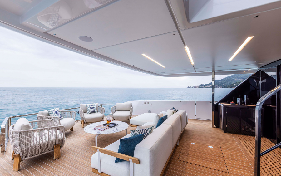 Ferretti Yachts INFYNITO 90 фото 1.7