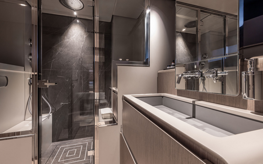 Ferretti Yachts INFYNITO 90 фото 2.45