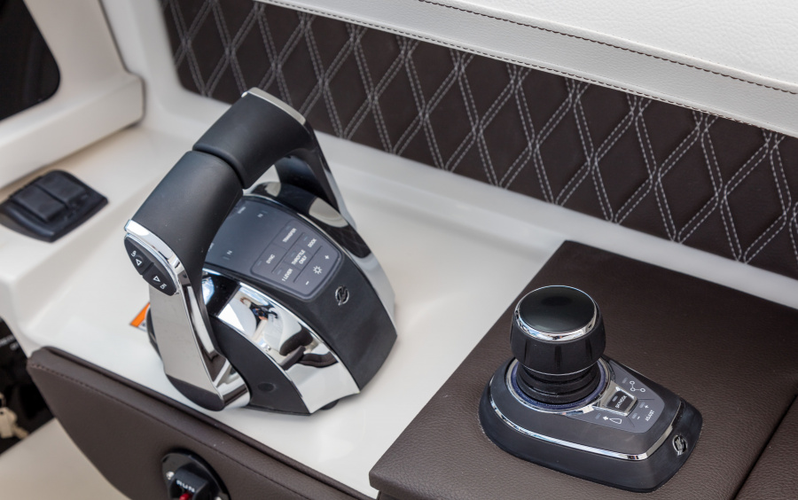 Sea Ray  SLX 310/802 фото 1.4