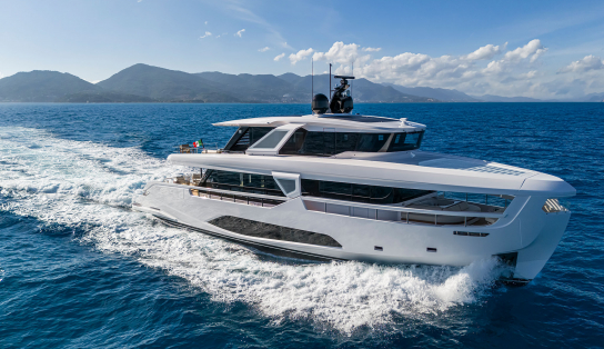 Ferretti Yachts INFYNITO 90