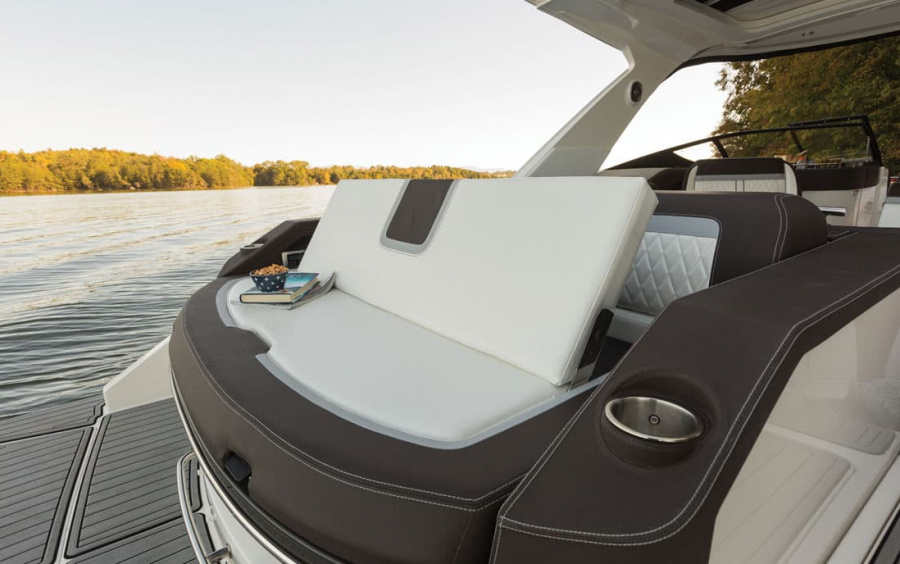 Sea Ray SLX 310 OB (Outboard) фото 2.9