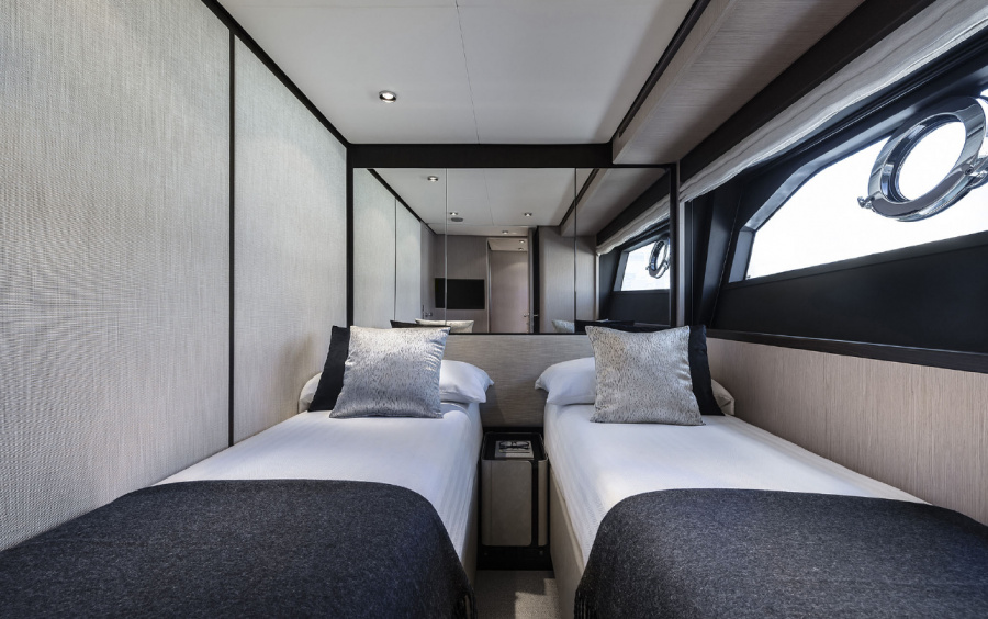 Ferretti Yachts 860 фото 1.1