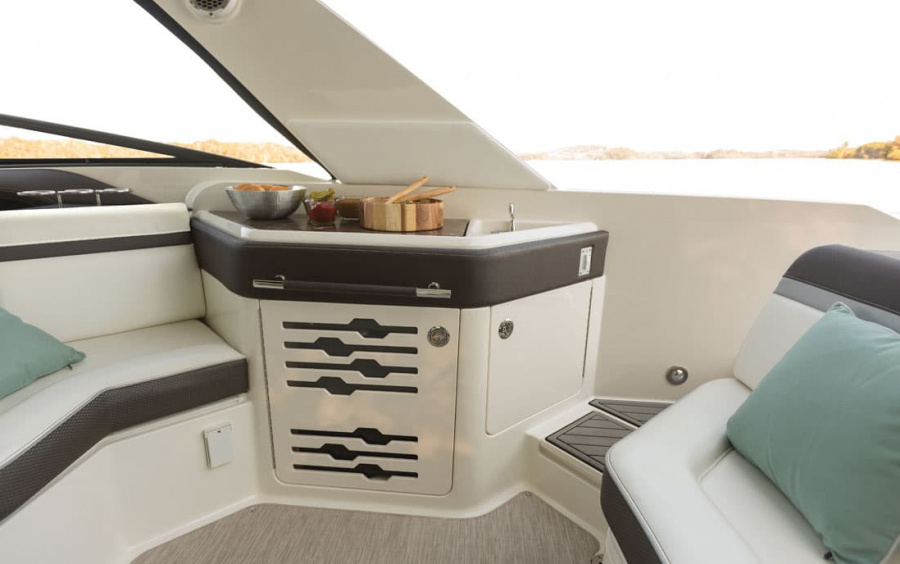 Sea Ray SLX 310 OB (Outboard) фото 2.2