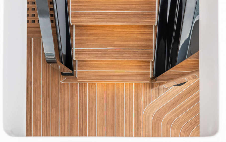 Ferretti Yachts INFYNITO 90 фото 1.9