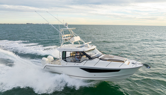 Boston Whaler 365 Conquest