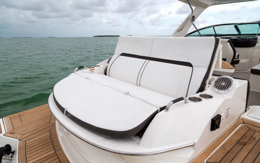 Sea Ray  SLX 350 фото 2.12