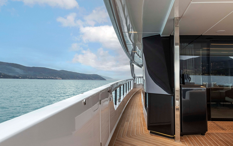 Ferretti Yachts INFYNITO 90 фото 1.10