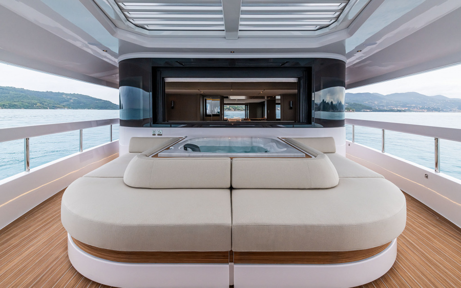 Ferretti Yachts INFYNITO 90 фото 1.23