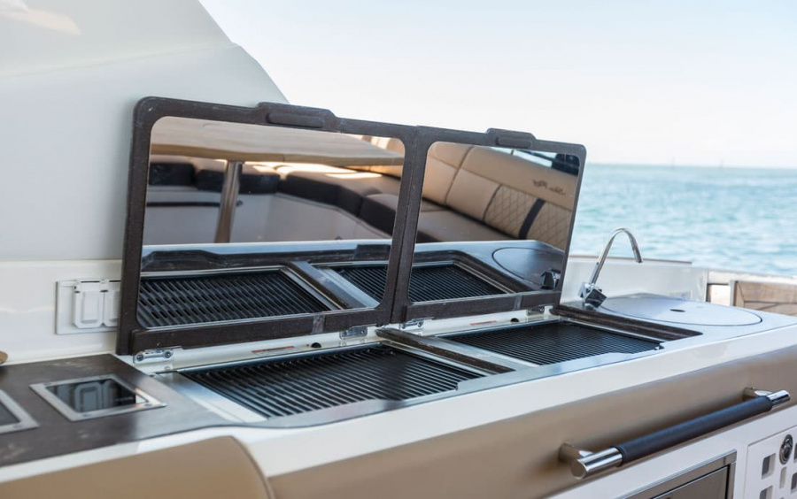 Sea Ray  SLX 400 OB фото 2.10