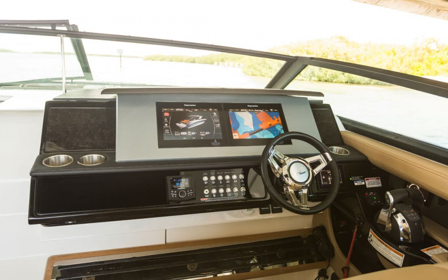 Sea Ray  SLX 400 OB фото 2.1